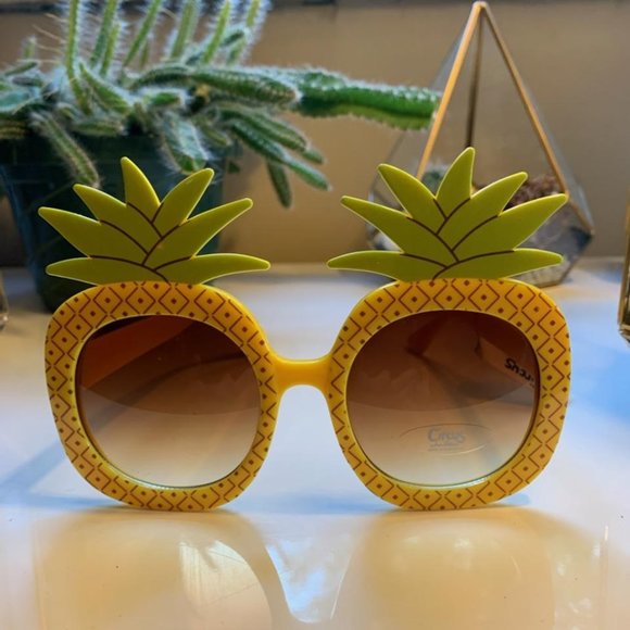 Circus by Sam Edelman Pineapple Sunglasses - Picture 1 of 4